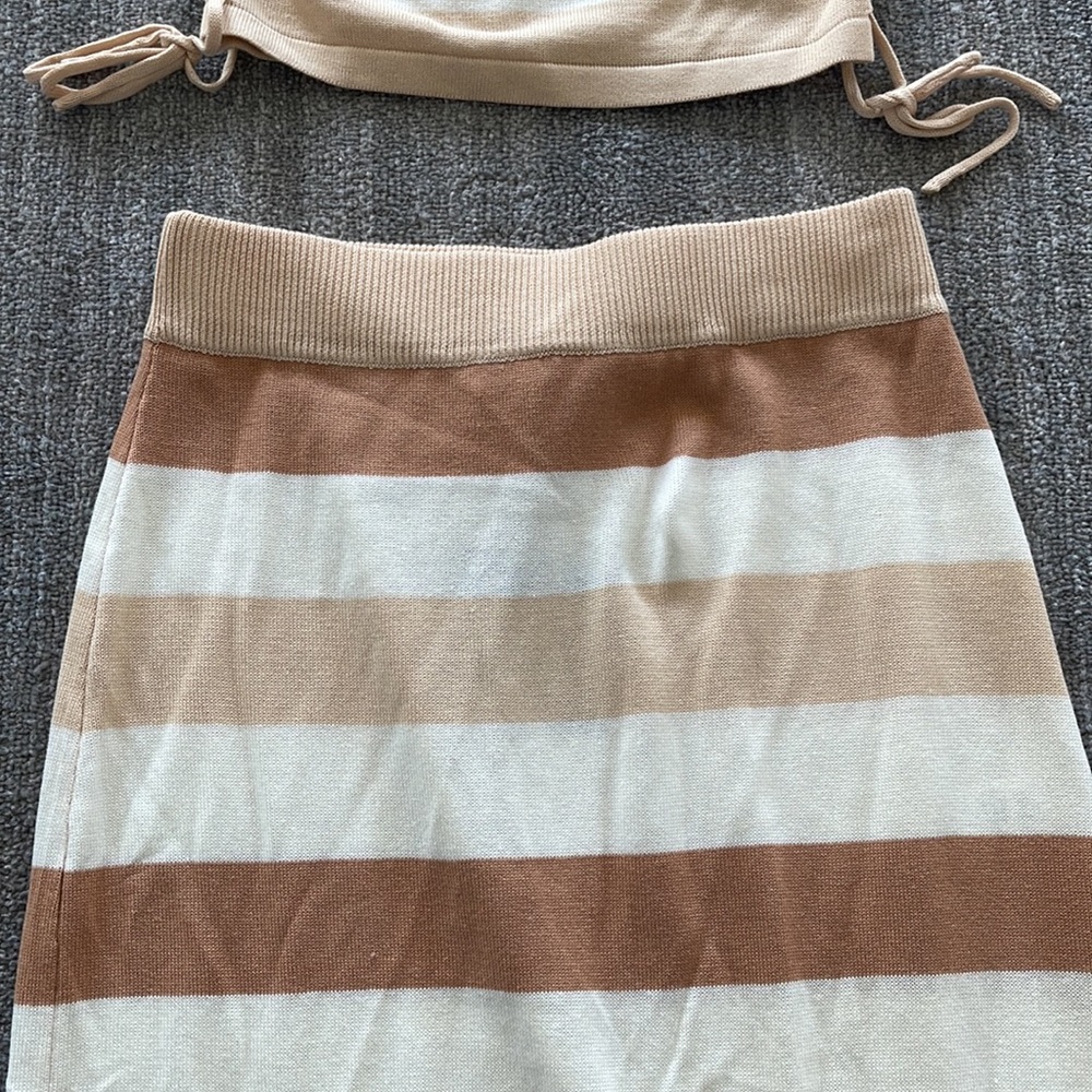 Color Block Knit Set - Picture 10 of 14